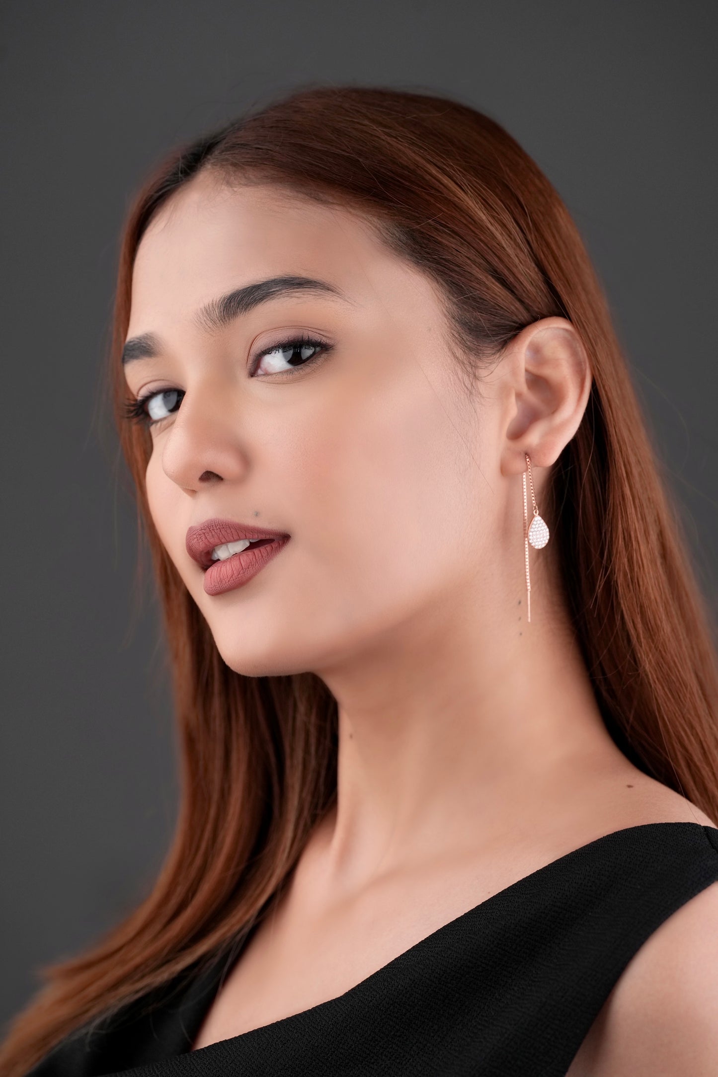 Stone Sway Sui dhaaga earrings