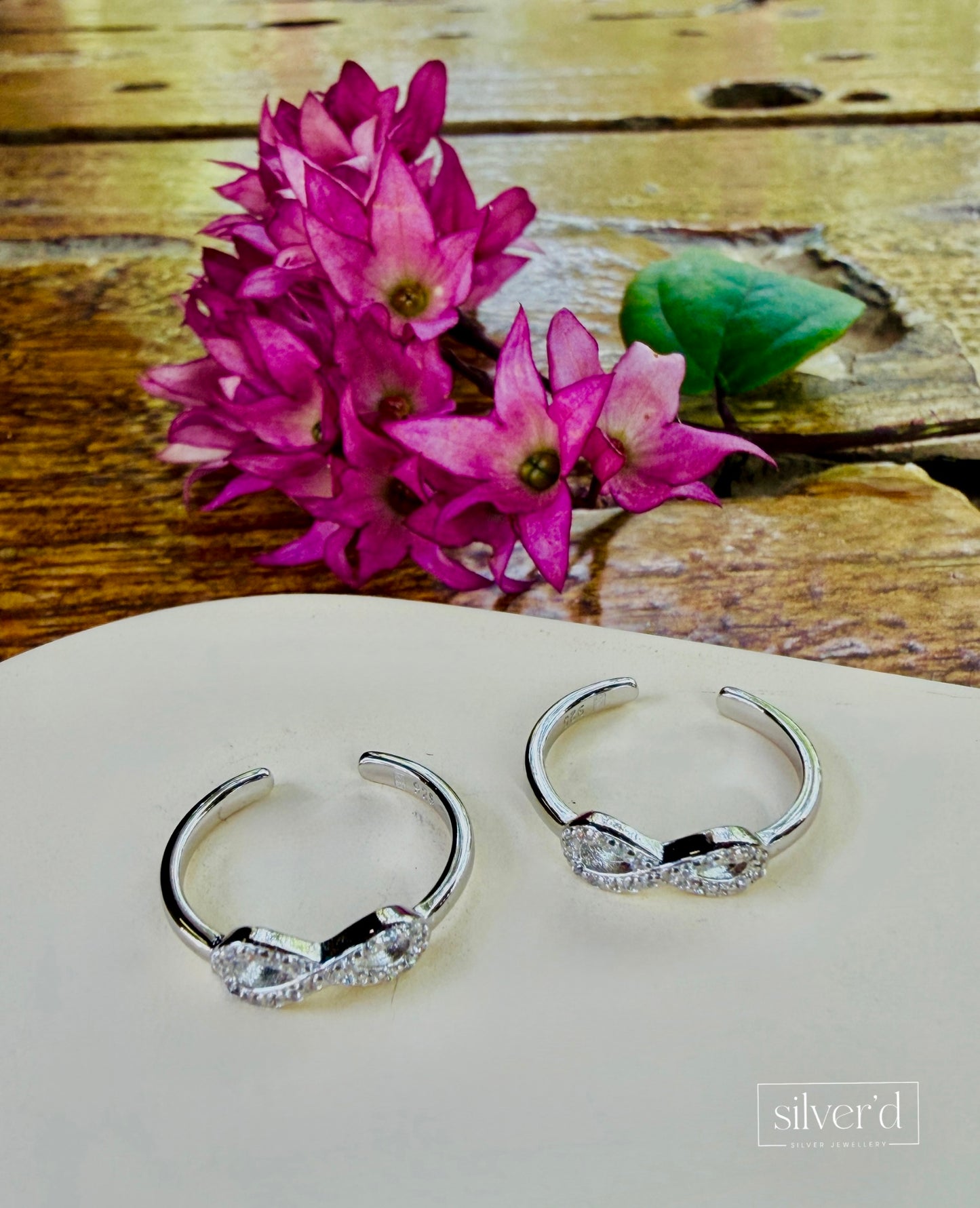 Infinity toe rings