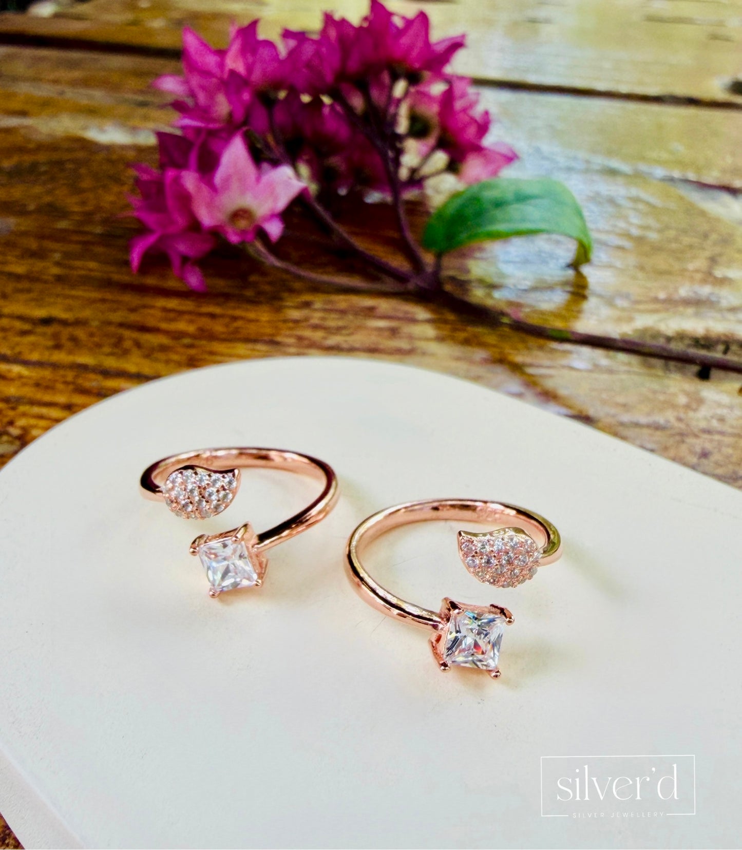 Petal pop toe rings
