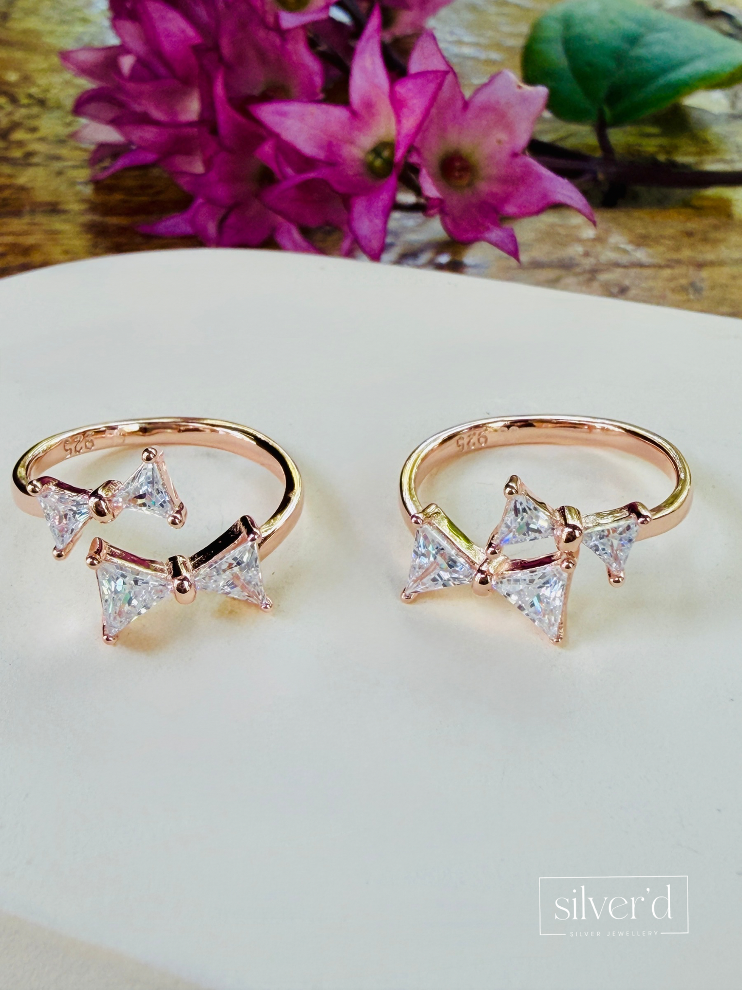 The bow affair toe rings