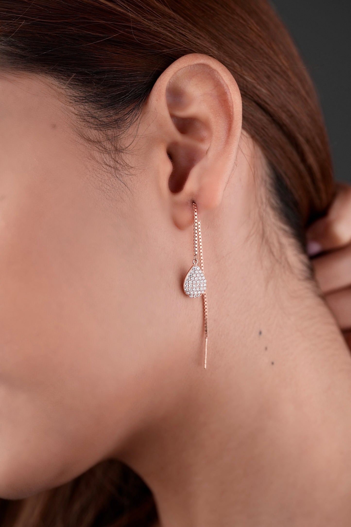 Stone Sway Sui dhaaga earrings