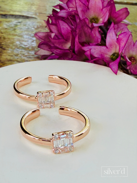 Little promise toe rings