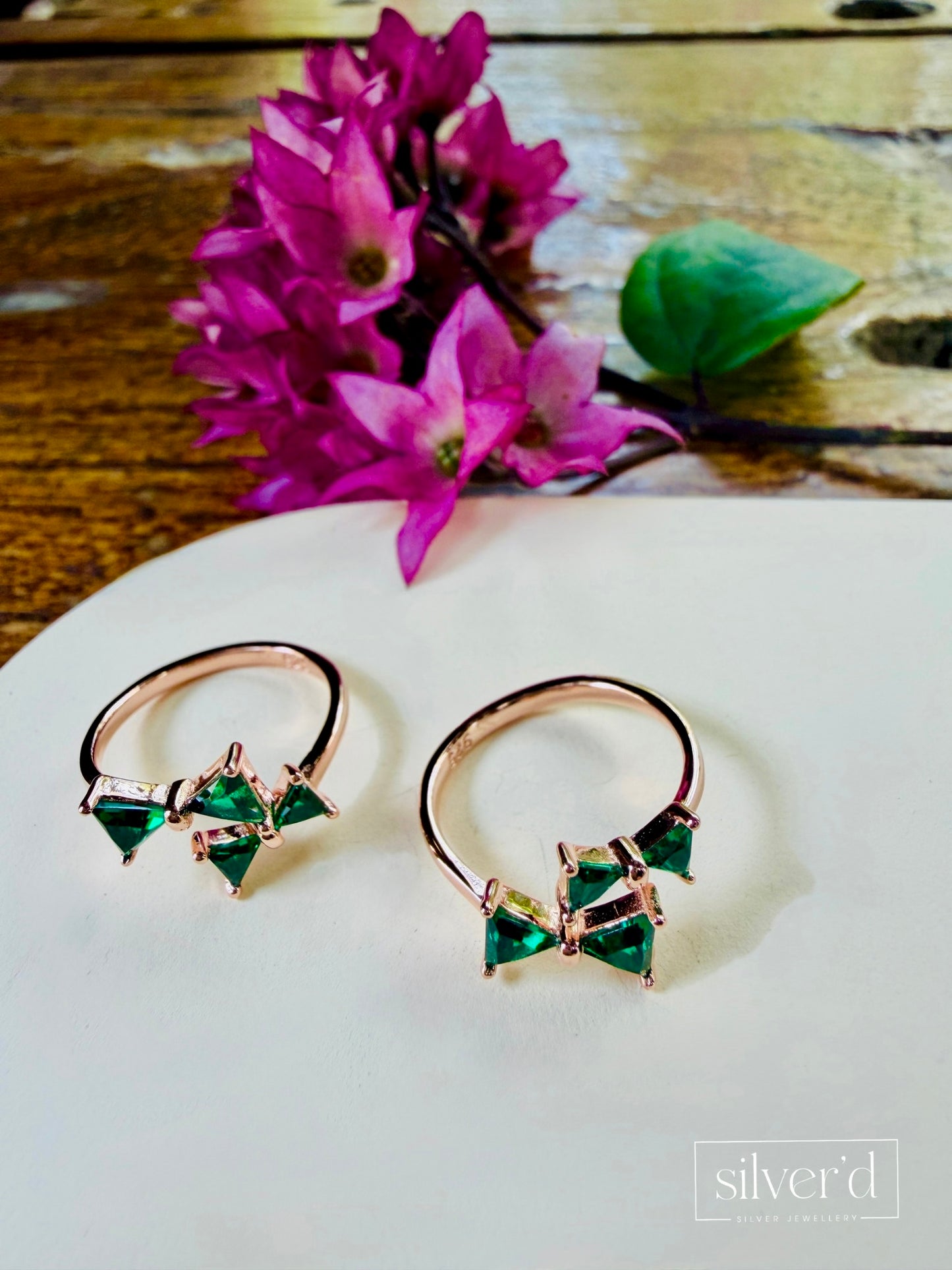 The bow affair toe rings