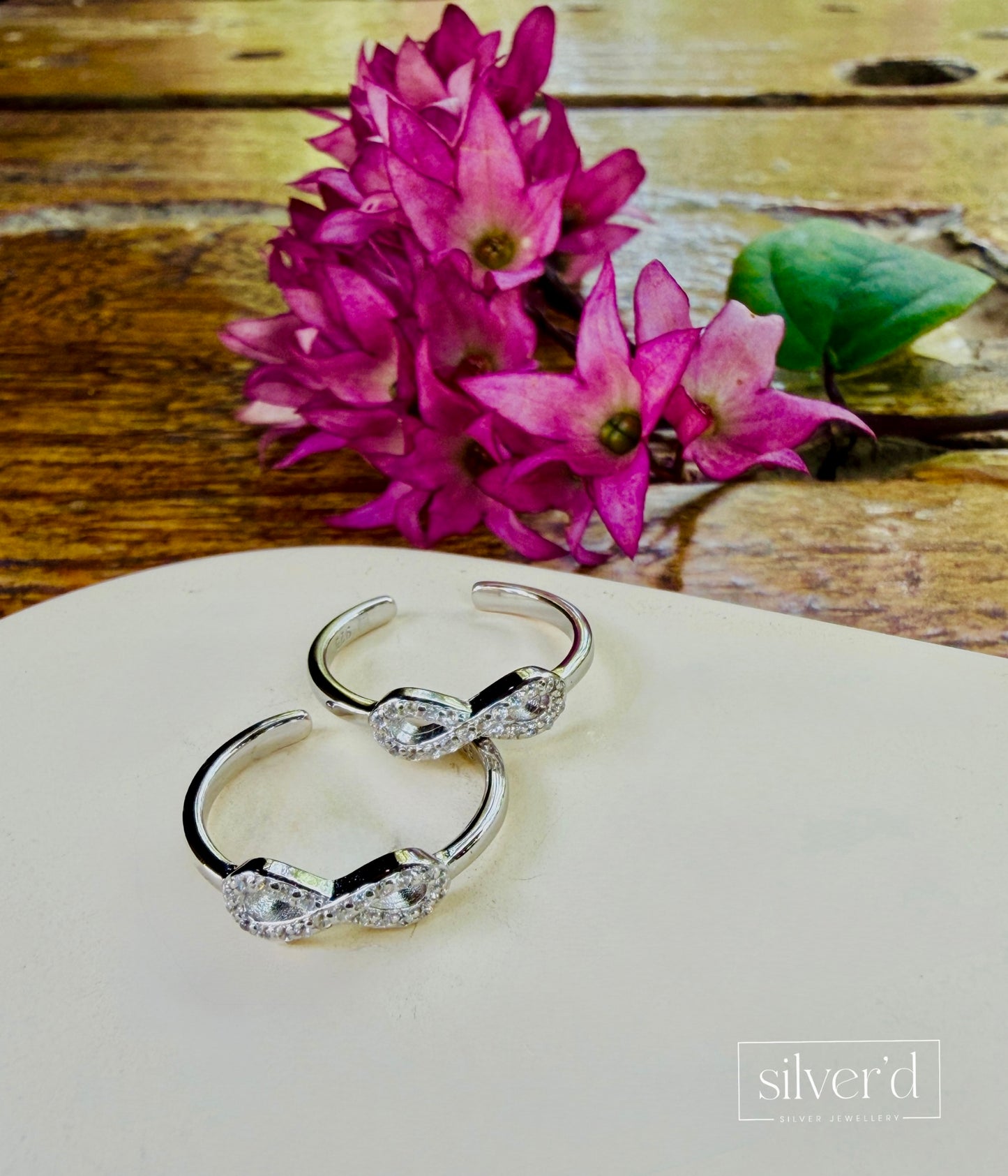 Infinity toe rings