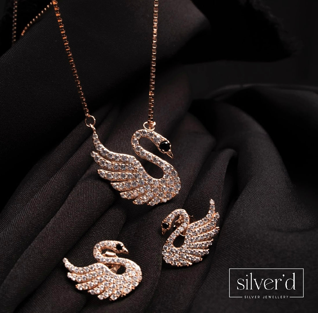 Swan serenade necklace set