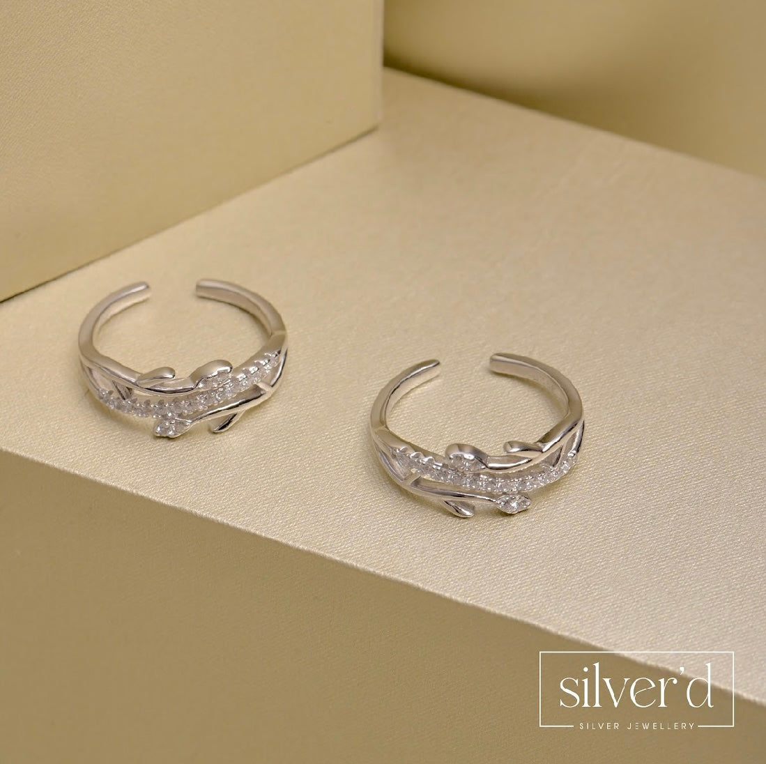 Rhodium glamour toe rings