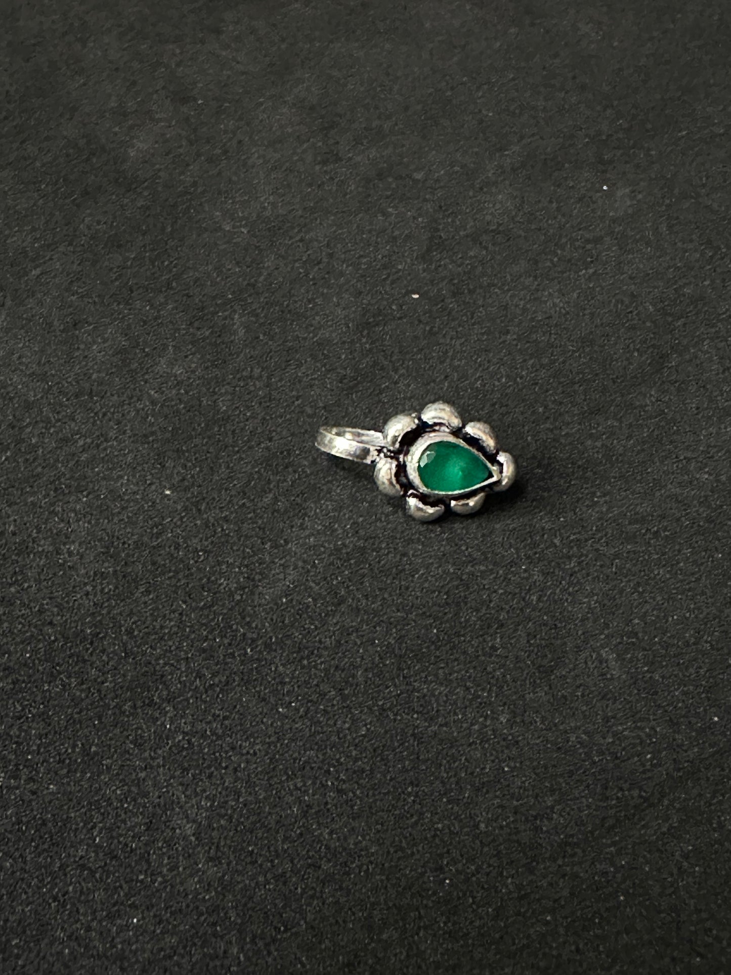 Green stone nose pin