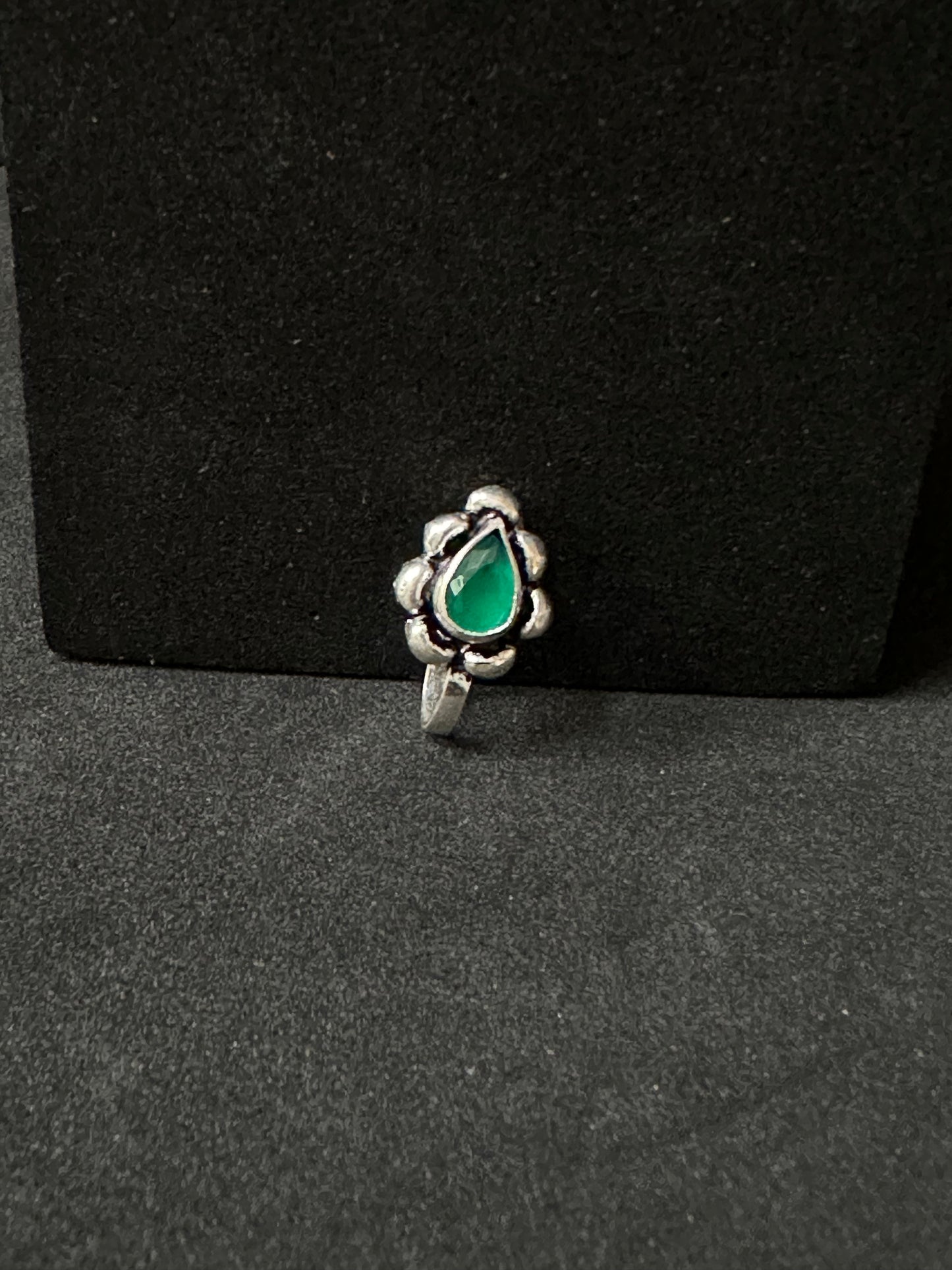 Green stone nose pin