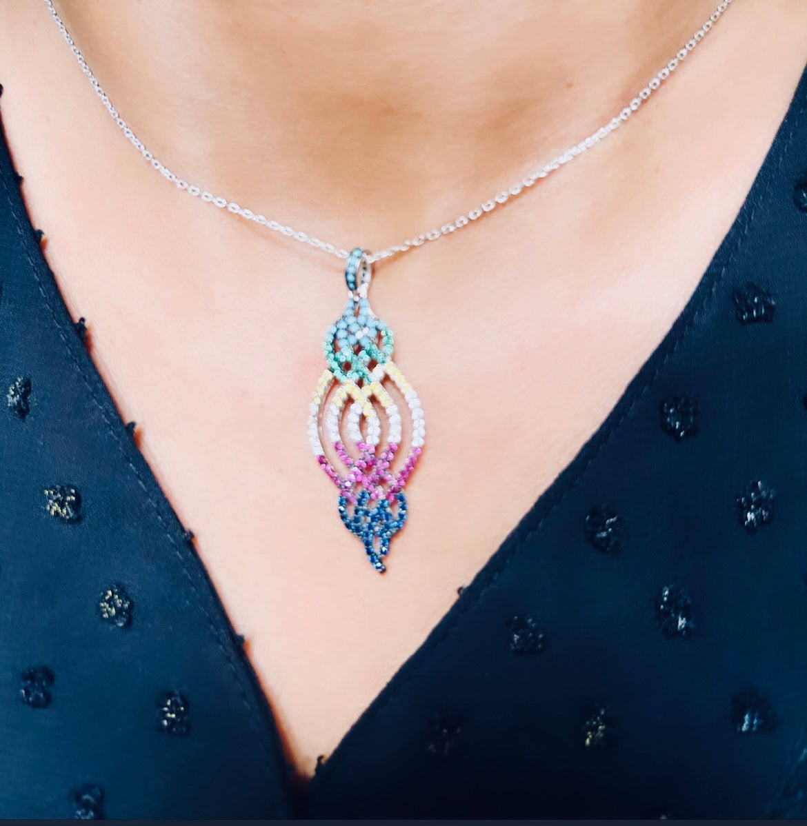 Multicoloured pendant with chain