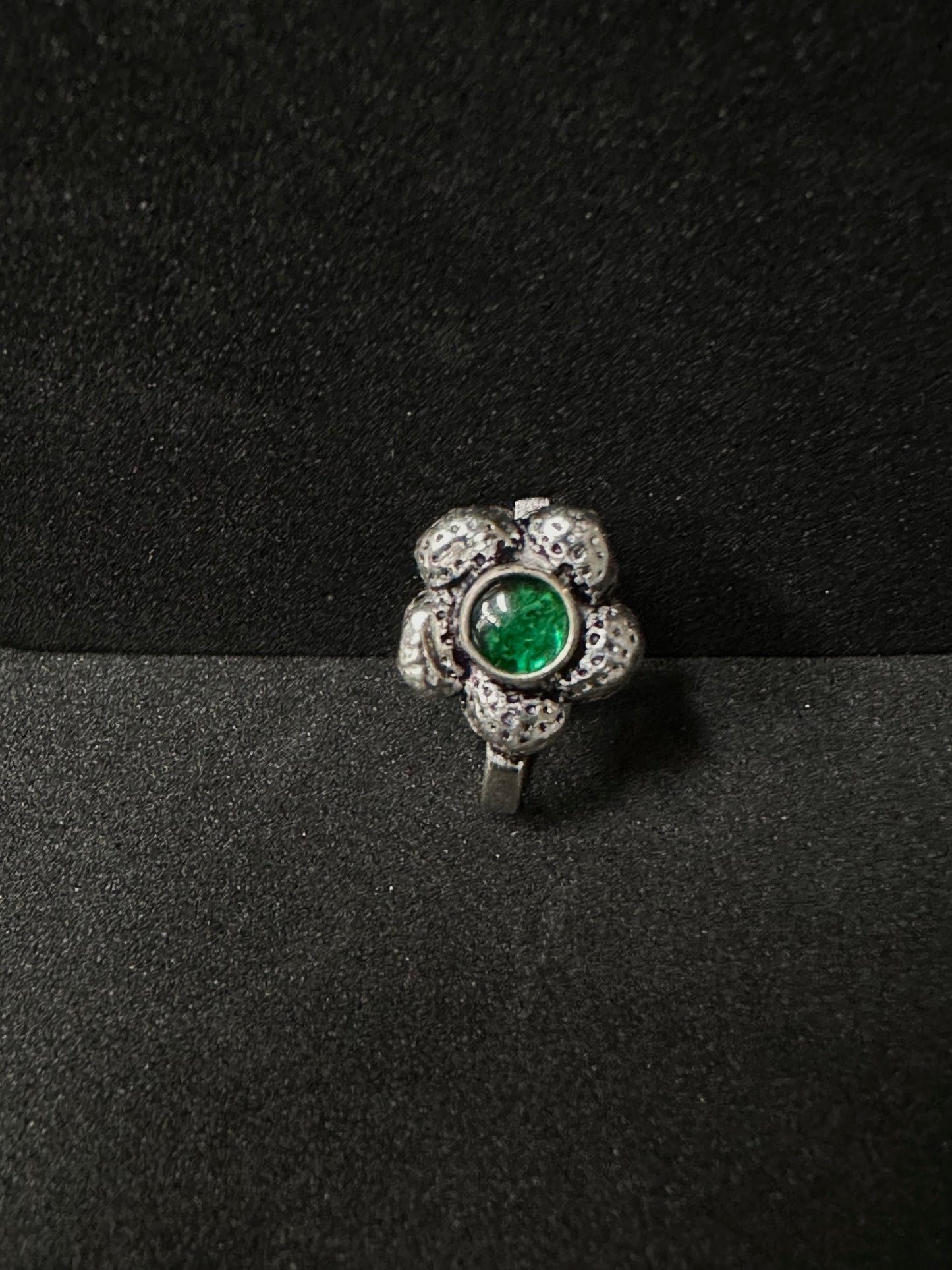 Green flower nose pin